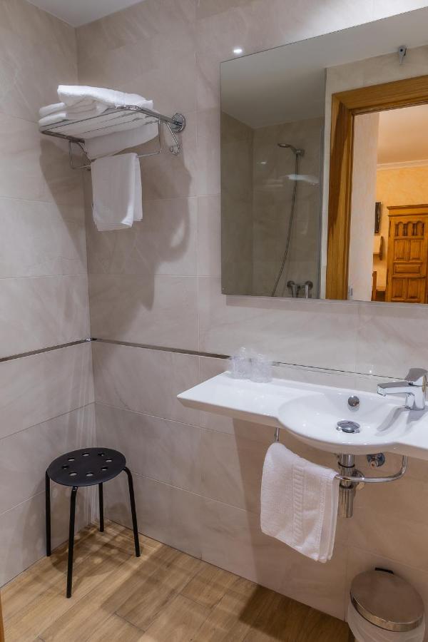 Hostal Santo Domingo De Silos Exterior photo